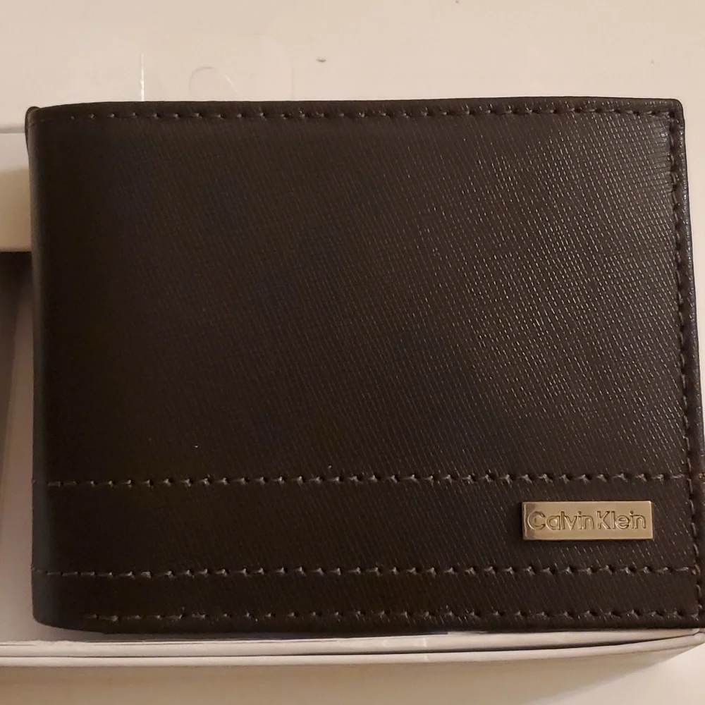 New Calvin Klein Mens brown leather wallet